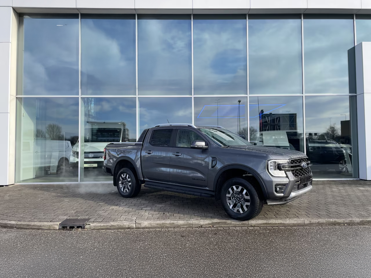 Zdjęcie pojazdu wewnątrz i na zewnątrz