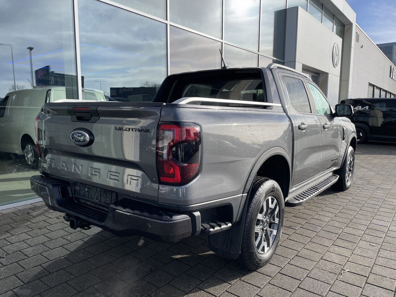 Zdjęcie pojazdu wewnątrz i na zewnątrz