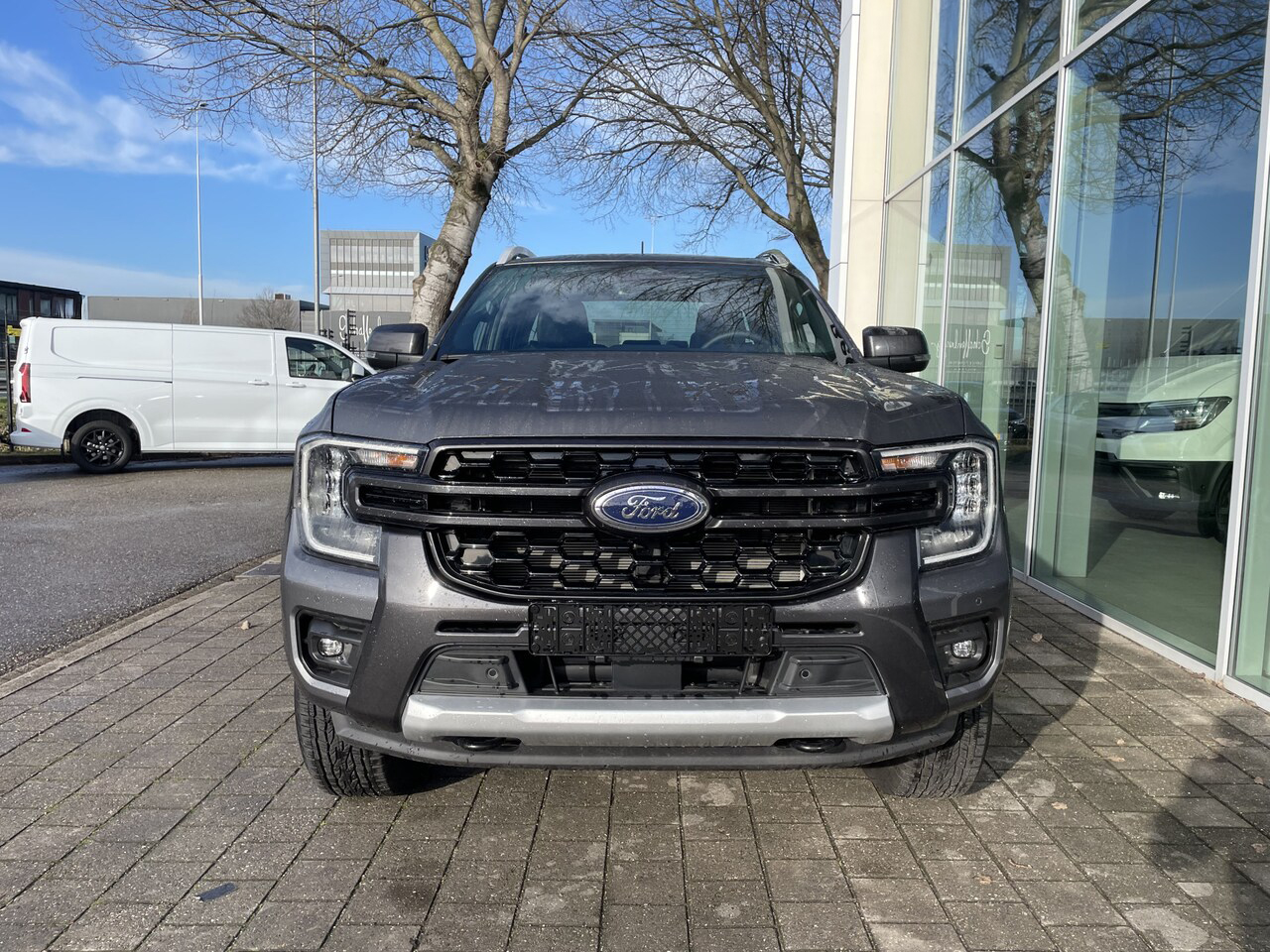 Zdjęcie pojazdu wewnątrz i na zewnątrz