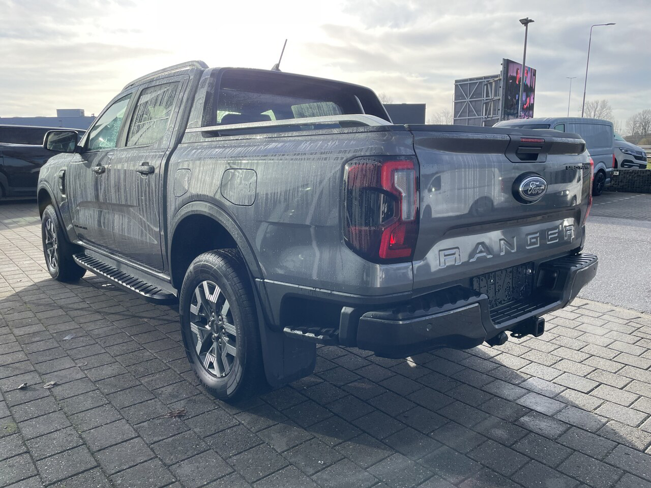 Zdjęcie pojazdu wewnątrz i na zewnątrz