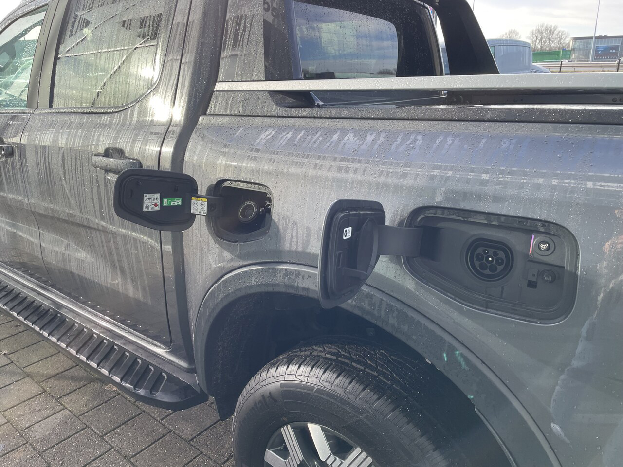 Zdjęcie pojazdu wewnątrz i na zewnątrz