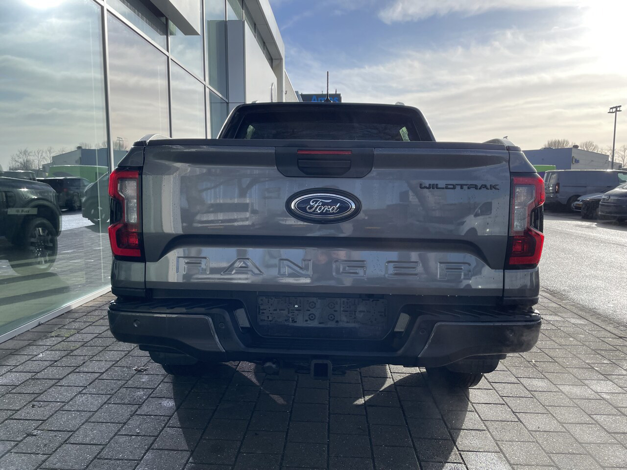 Zdjęcie pojazdu wewnątrz i na zewnątrz