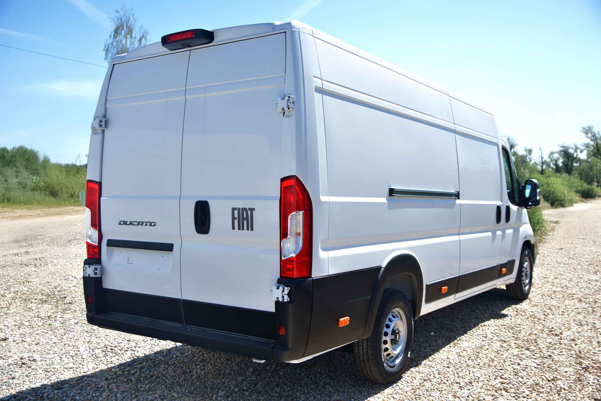 Zdjęcie pojazdu wewnątrz i na zewnątrz