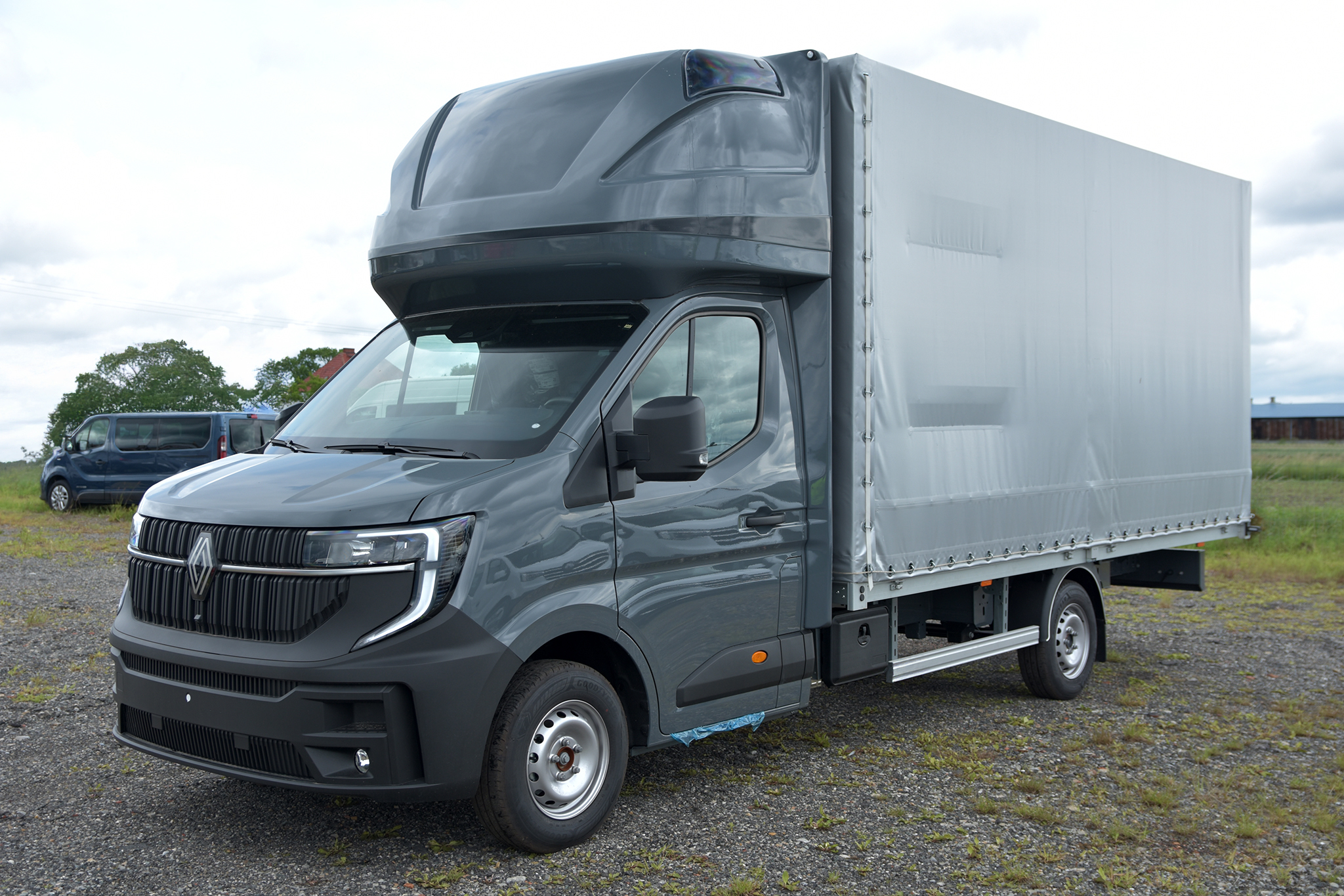 Zdjęcie pojazdu wewnątrz i na zewnątrz