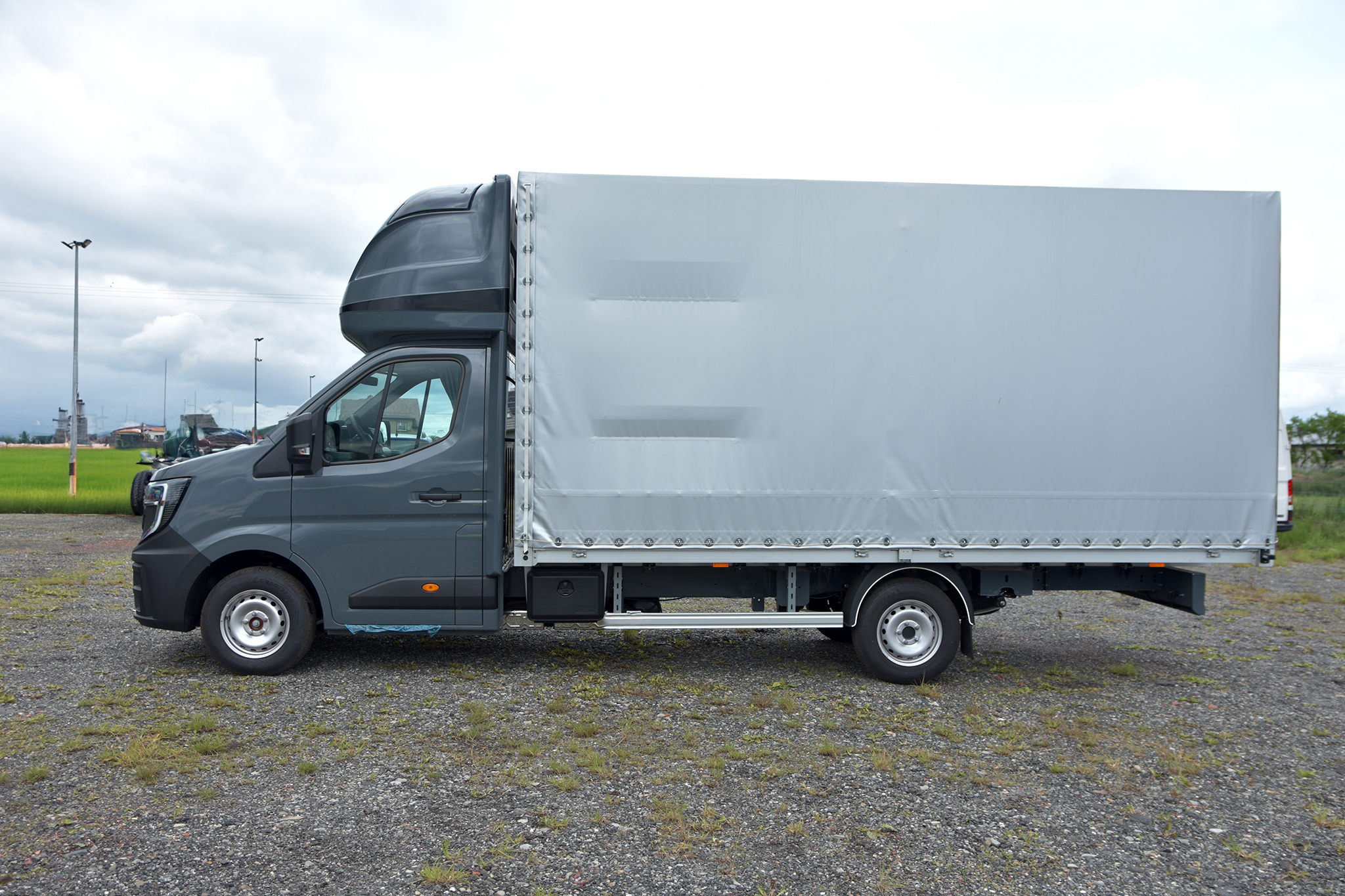 Zdjęcie pojazdu wewnątrz i na zewnątrz