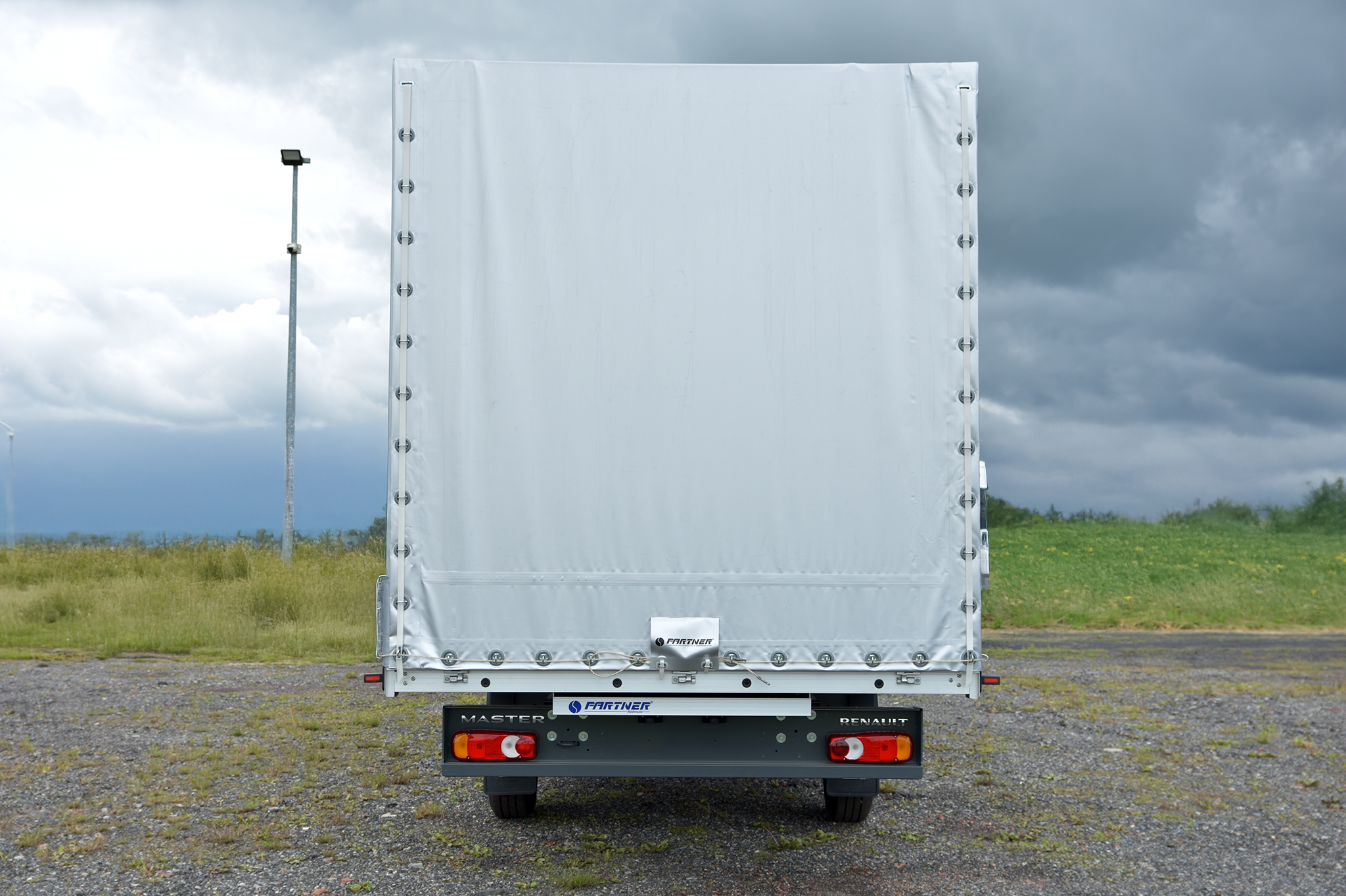 Zdjęcie pojazdu wewnątrz i na zewnątrz