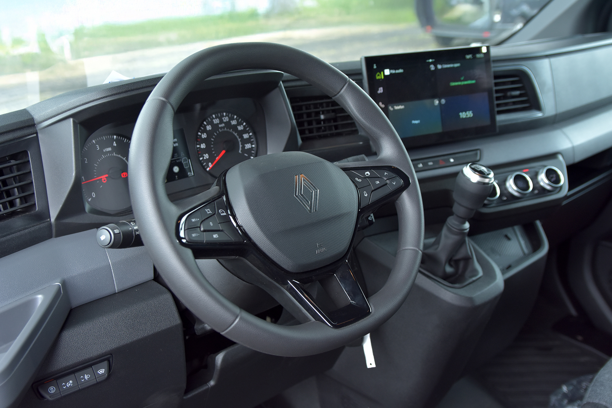 Zdjęcie pojazdu wewnątrz i na zewnątrz