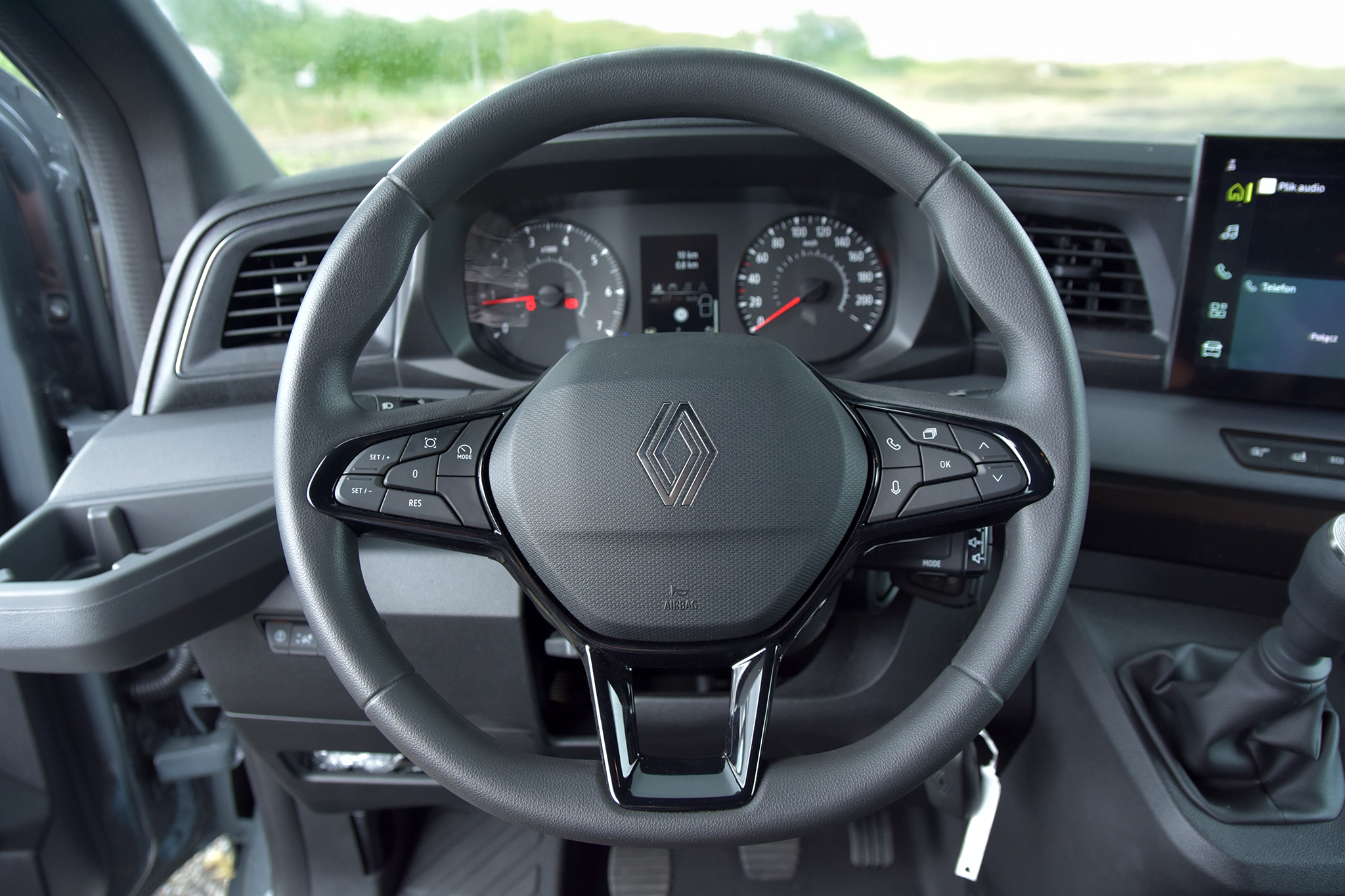 Zdjęcie pojazdu wewnątrz i na zewnątrz