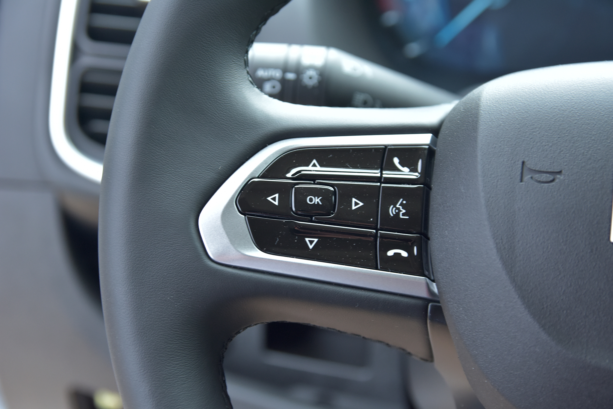 Zdjęcie pojazdu wewnątrz i na zewnątrz