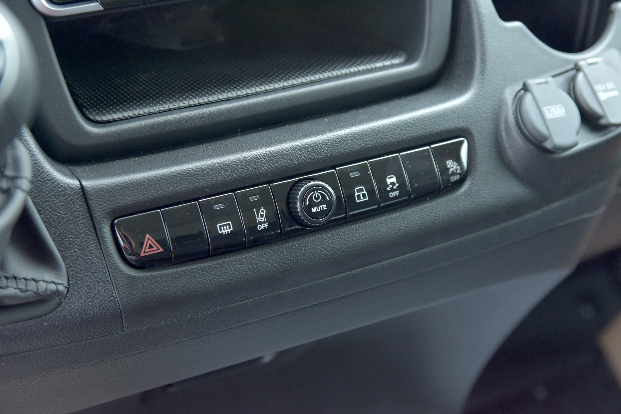 Zdjęcie pojazdu wewnątrz i na zewnątrz