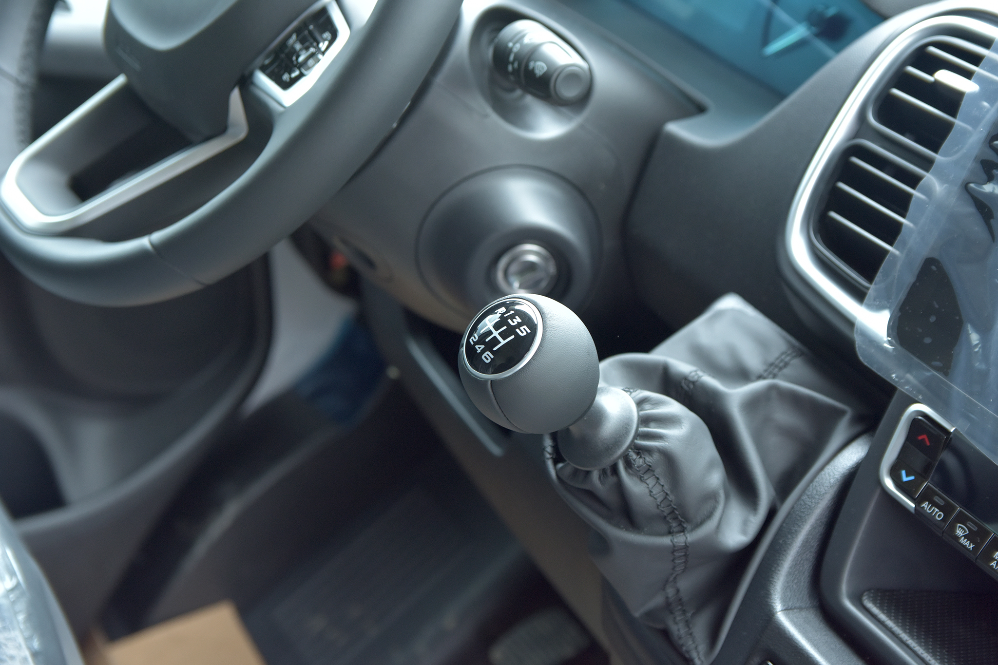 Zdjęcie pojazdu wewnątrz i na zewnątrz