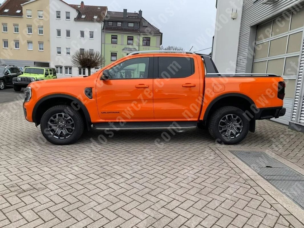 Zdjęcie pojazdu wewnątrz i na zewnątrz